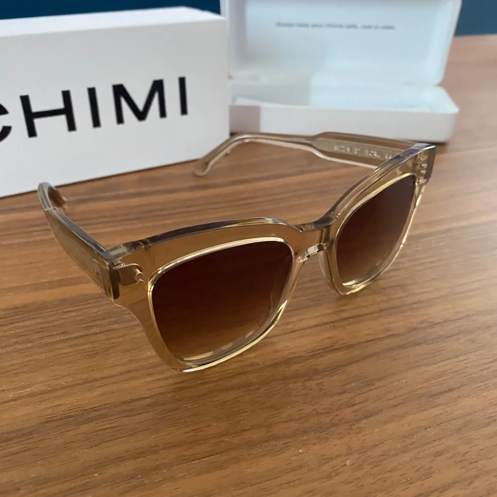 Helt nya oanvända solglasögon från CHIMI. Nypris: 1300. Accessoarer.