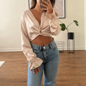 Blus chiquelle XS - Beige blus från Chiquelle. Silkesmaterial.