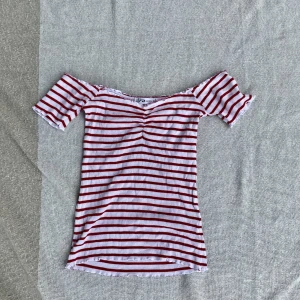 Topp  - Söt och gullig sommar topp. Kom aldrig till användning.