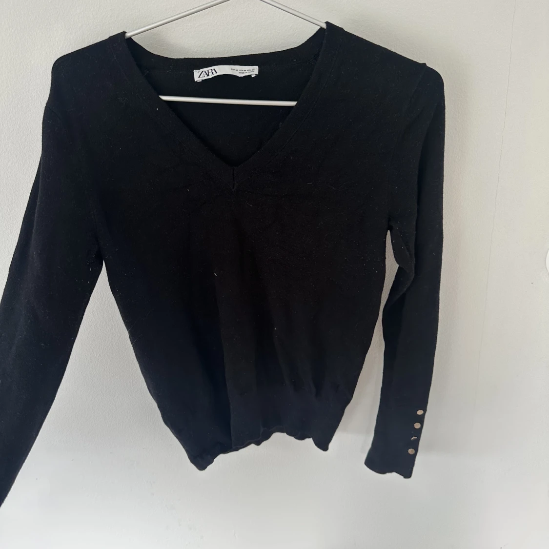 Zara tröja med guldiga knappar