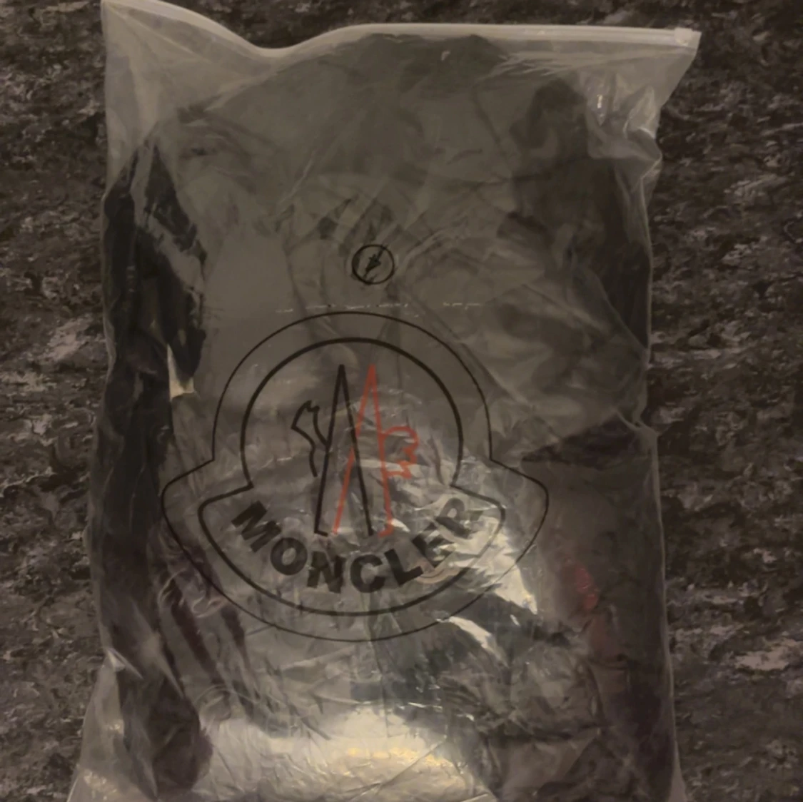 Svart pufferjacka från Moncler - 1