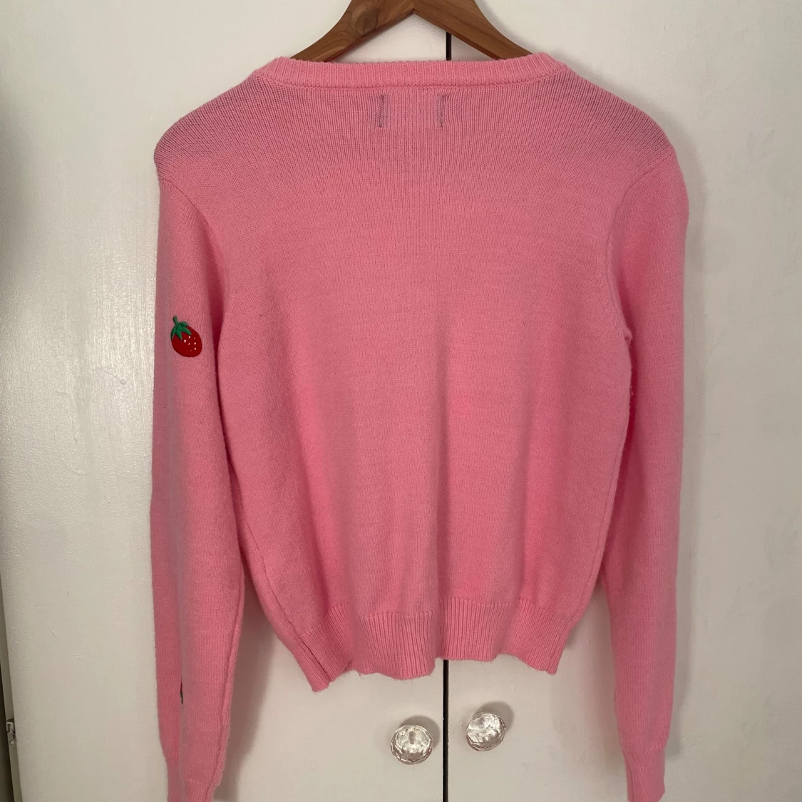 Rosa kofta med jordgubbsmönster från Pieces - 90