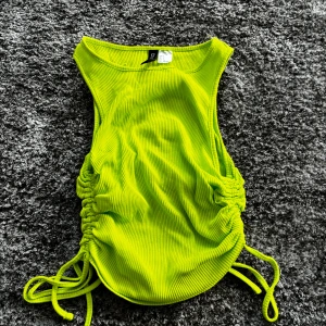 Grönt härligt linne - En superhärlig tröja, en riktigt utstickande ✨