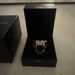 Maria Nilsdotter ring - Säljer denna super fina ring från Maria Nilsdotter!! Storlek 17