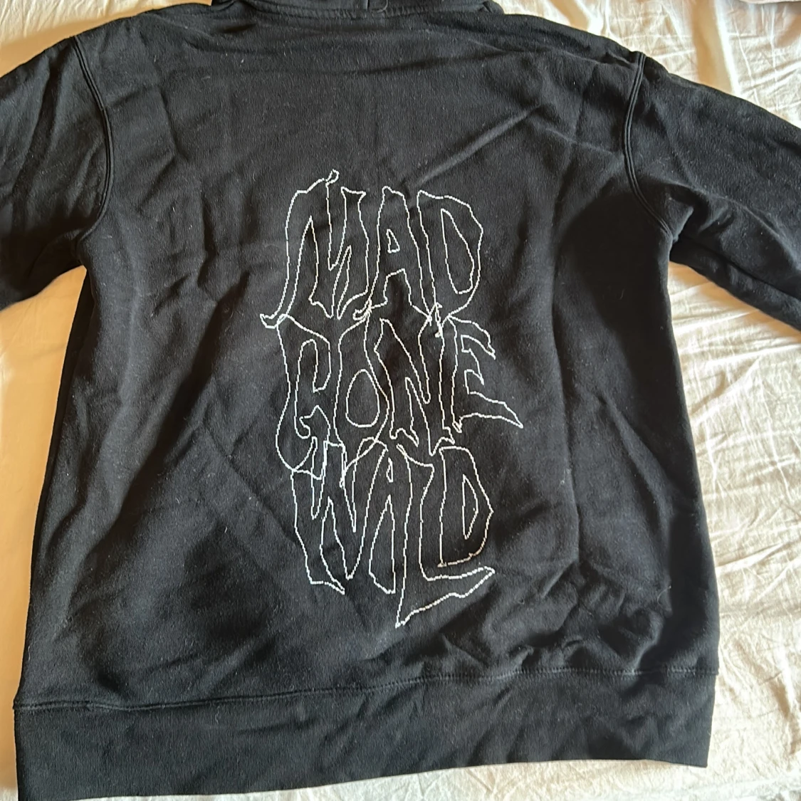 Svart hoodie - 91