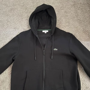 Lacoste hoodie - Stilren och fin hoodie 