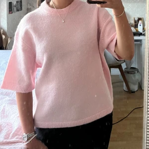 Stickad tröja - Rosa stickad exakt samma som förra inlägget bara att denna är gratis frakt så passa på!! 