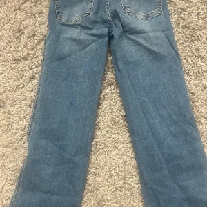low waist bootcut jeans - lågmidjade jeans från lager 157
