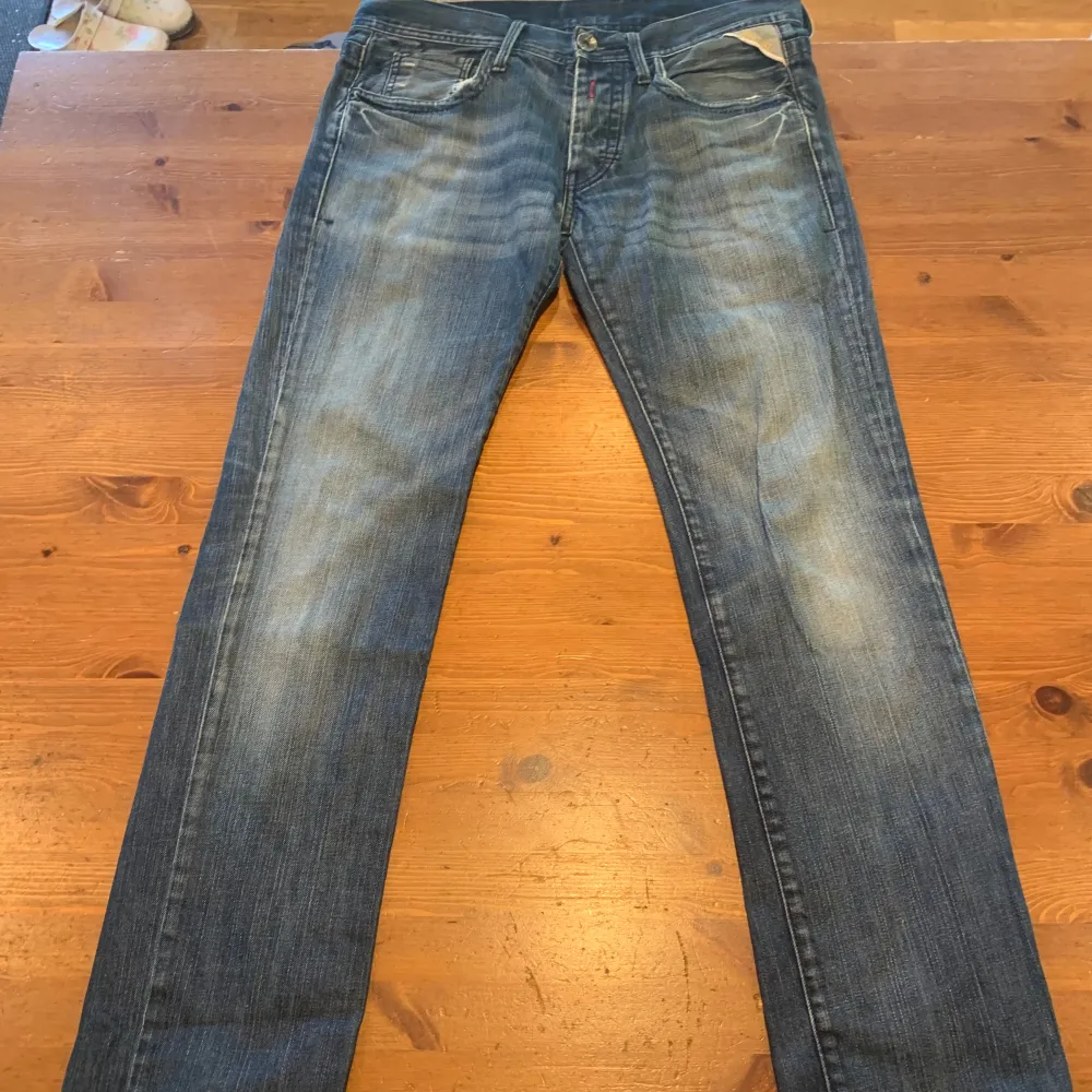 Replay jeans med passform slim/regular Fint skick lite heeldrag och slitage vid fickorna   Storlek 31/36. Jeans & Byxor.