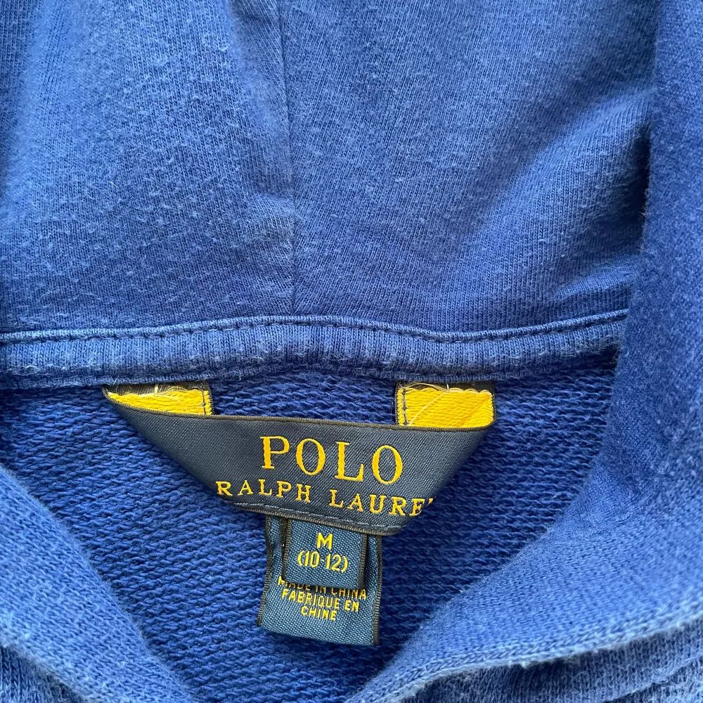 Blå Ralph lauren zip-hoodie  Storlek M (10-12) Använt skick. Hoodies.