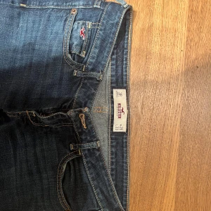Hollister jeans  - Super snygga lågmidjade bootcut jeans från Hollister. 