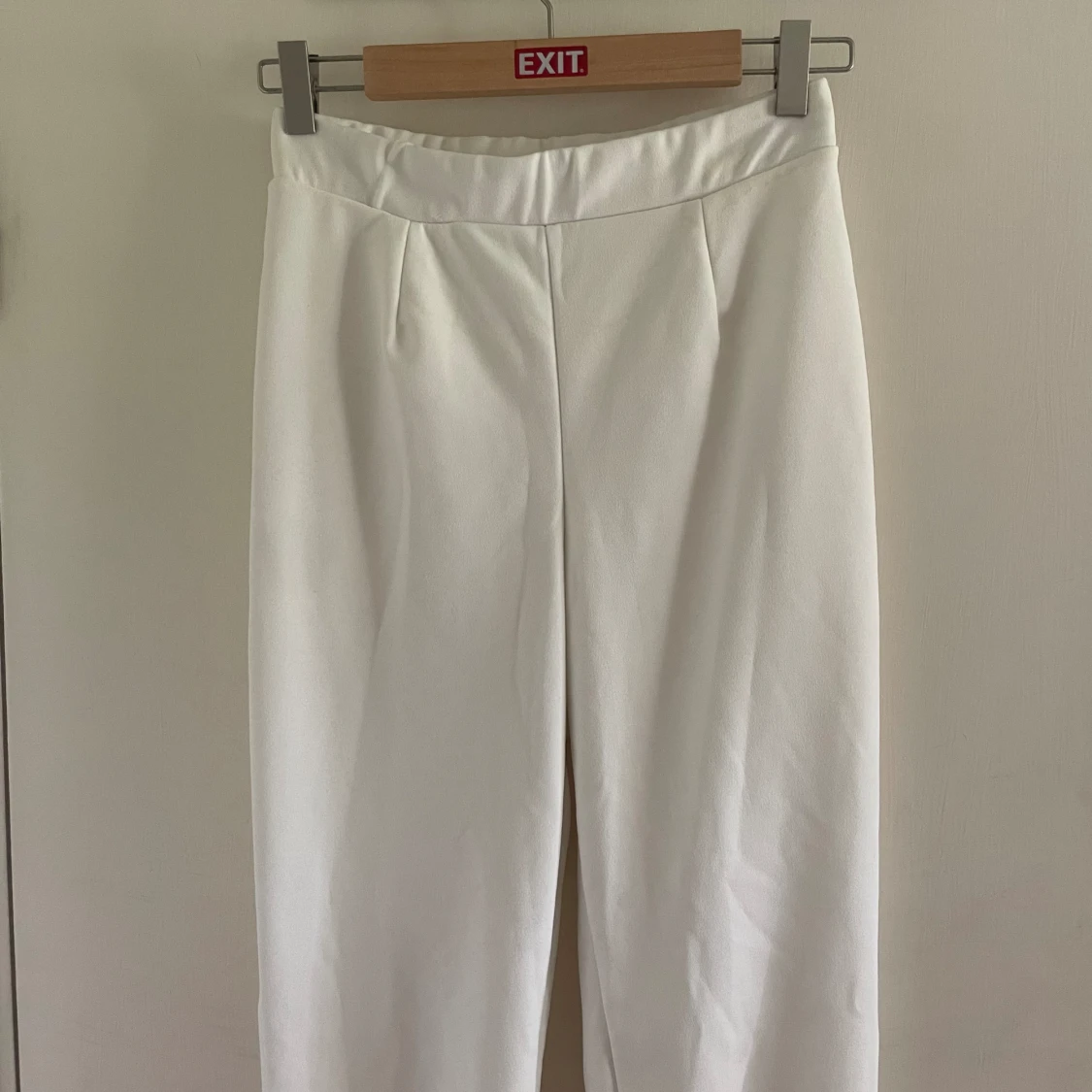 Kostymbyxor vit Nelly