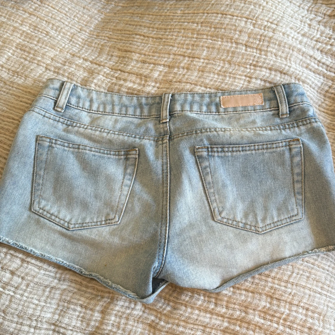 Ljusblå jeansshorts - 90