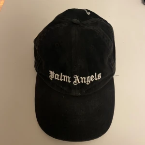 Palm angels keps - Palm angels keps. Använd en del men fortfarande i gott skick. Dm om du har några frågor ✌🏼