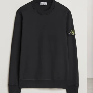 Stone island tröja - Iprincip oanvänd stone island tröja i nyskick. Nypris 3000.
