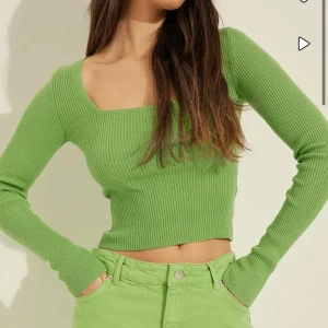 Amalie Star x Nakd - Grön långärmad topp från Amalie Star x Nakd kollektion. Fint skick🧚🏻‍♀️