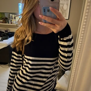 Tunn stickad tröja  - Randig stickad tröja från zara