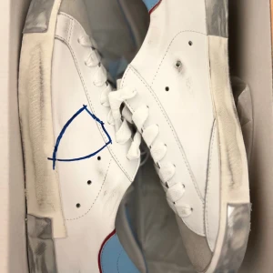 Philippe model - Jag säljer ett par Philippe modells dem är i jötte bra skick och dem är ny köpta hör av er som är intresserade i dm dem är i storlek 41 men passar 42