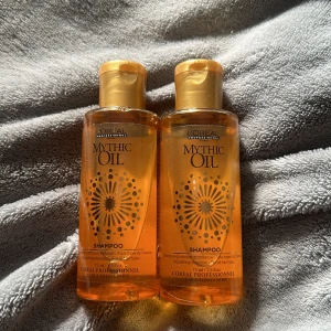 Loreal Paris schampo - Schampo från Loreal Paris. 75ml i varje. Perfekt att ta med sig på resan. 20kr för båda. Säljer dessa då jag använder annat schampo