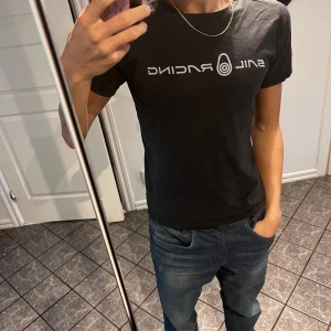 Sail racing tröja - Säljer min Sail racing tröja för jag inte använder längre. Den är i mycket bra skick och i storlek 160 men passar även mig som vanligtvis har storlek S. Kom gärna med prisförslag!!