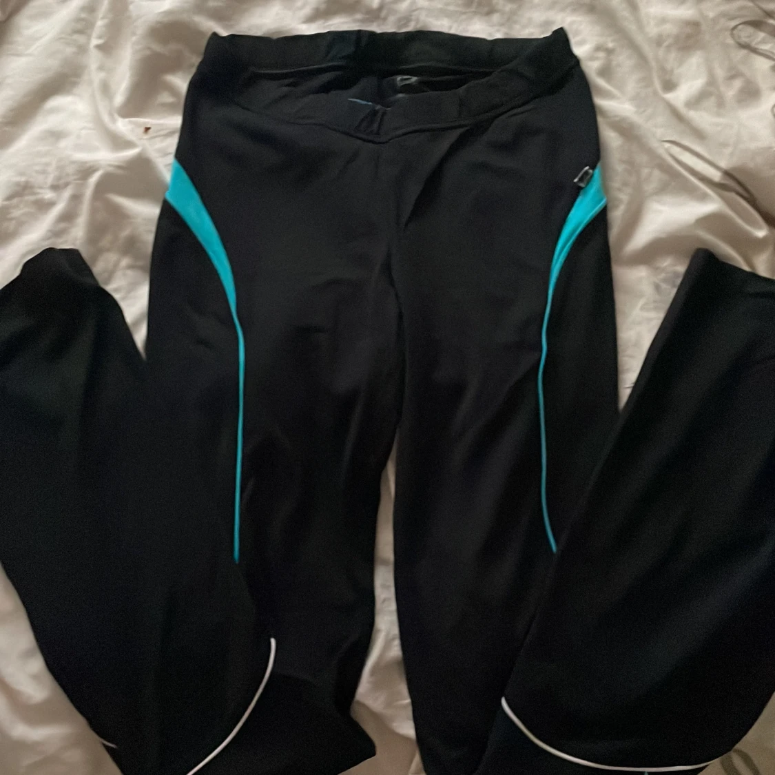 Svarta träningsbyxor