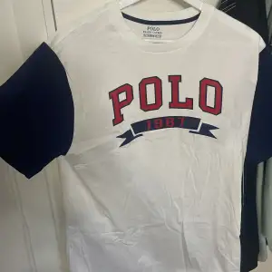 Helt ny Ralph lauren t-shirt. Storlek XL.