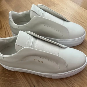 Clean 360 arigato skor  - Helt oanvända arigato skor i modellen 360 clean laceless. Helt slutsålda. Nypris 2500kr mitt pris = 2000kr vid snabb affär. Hör av er vid frågor!!!