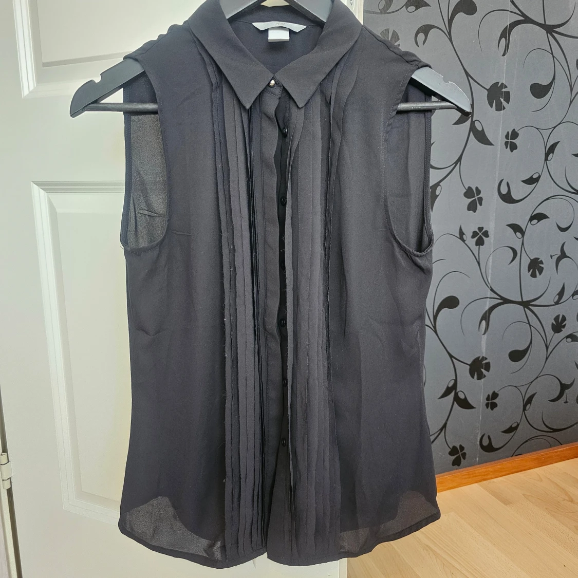 Svart ärmlös blus från H&M