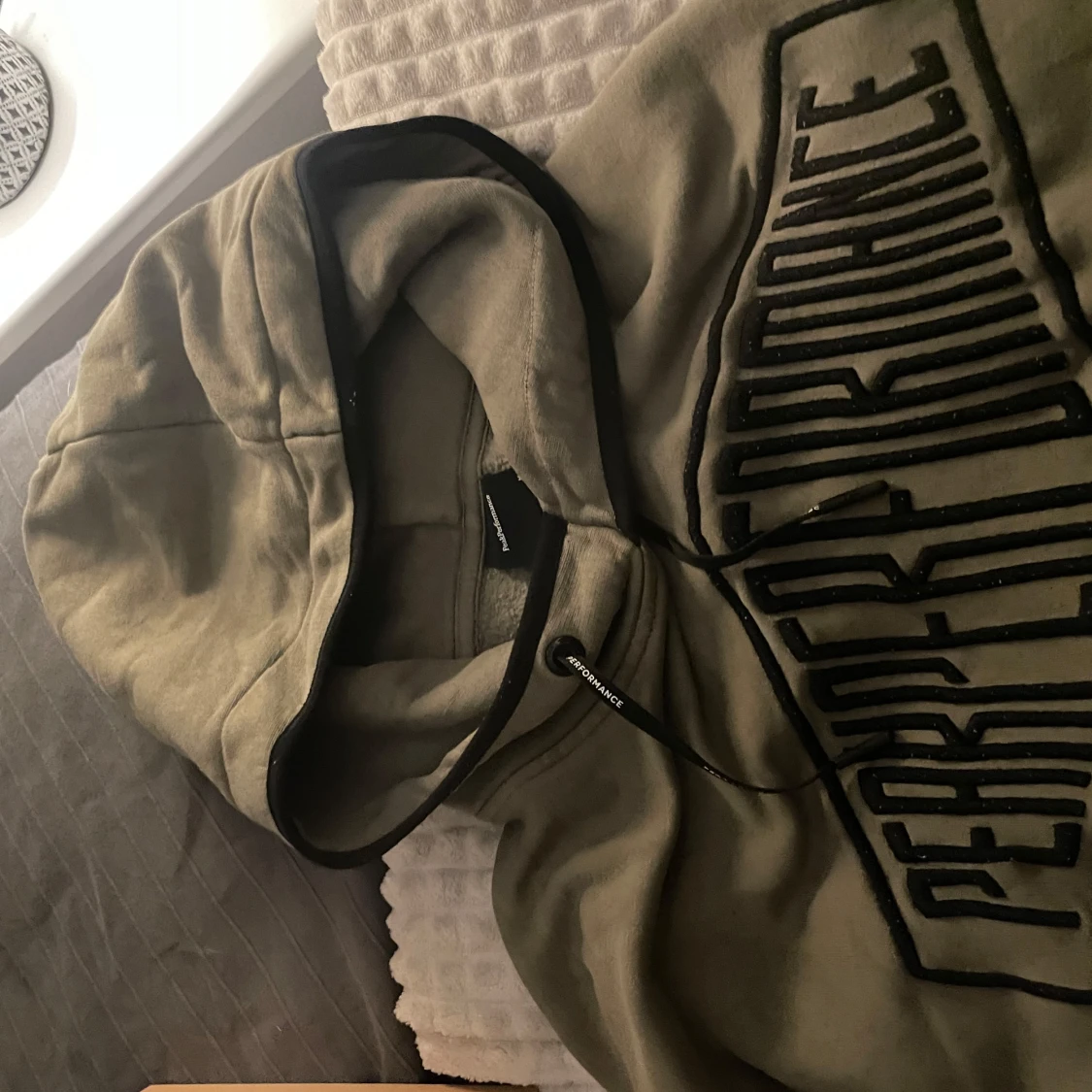 Olivgrön hoodie från Peak Performance - 90