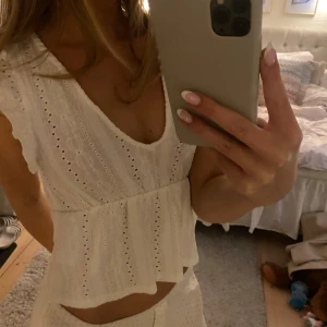 Vit topp - Så söt vit topp 💓