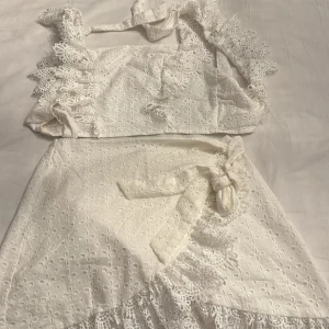 Vit spetsprydd sett - Jättefint sett. 