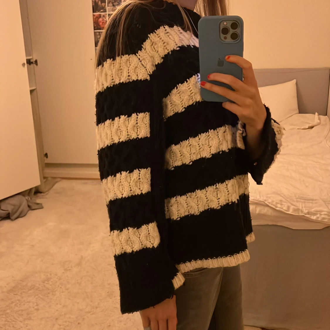 Randig stickad tröja i svart och vit - 92