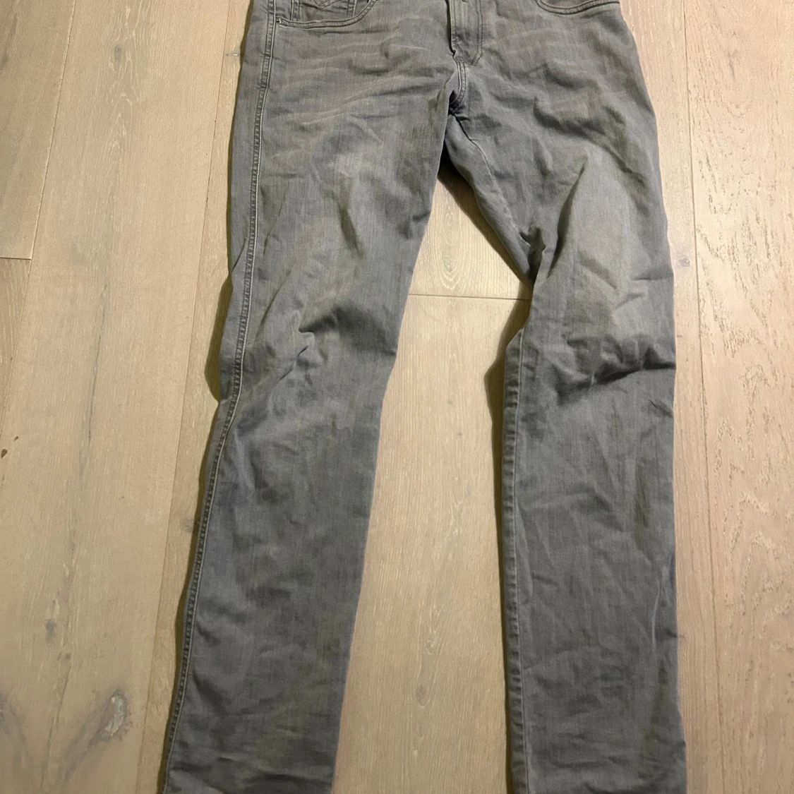 Ljusgrå jeans från Replay