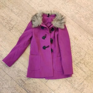 vinterkappa strl 38 - lila/rosa vinterkappa. använd men i gott skick!