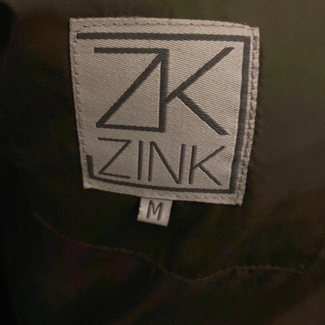 Olivgrön pufferjacka från Zink - 2