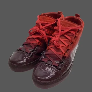 Balenciaga Arenas - Ovanliga red/maroon gradient arenas I bra skick, passar mer som strl 42-43. Dm först om intresserad. 