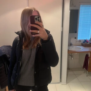 Abercrombie & Fitch dunjacka  - Jackan är i mycket bra skick och köptes för 140€