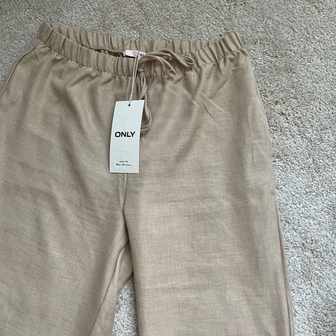 Beige linnebyxor från ONLY M - 91