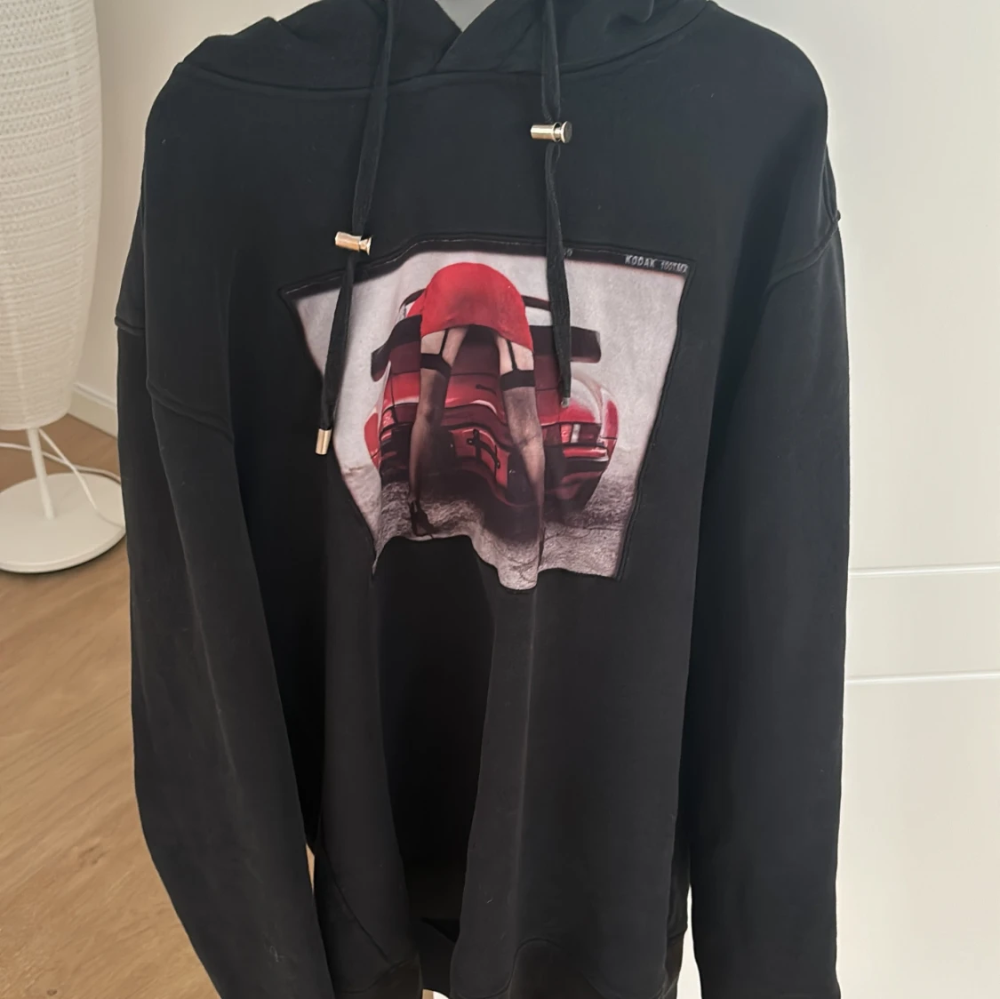 Svart hoodie från Limitato