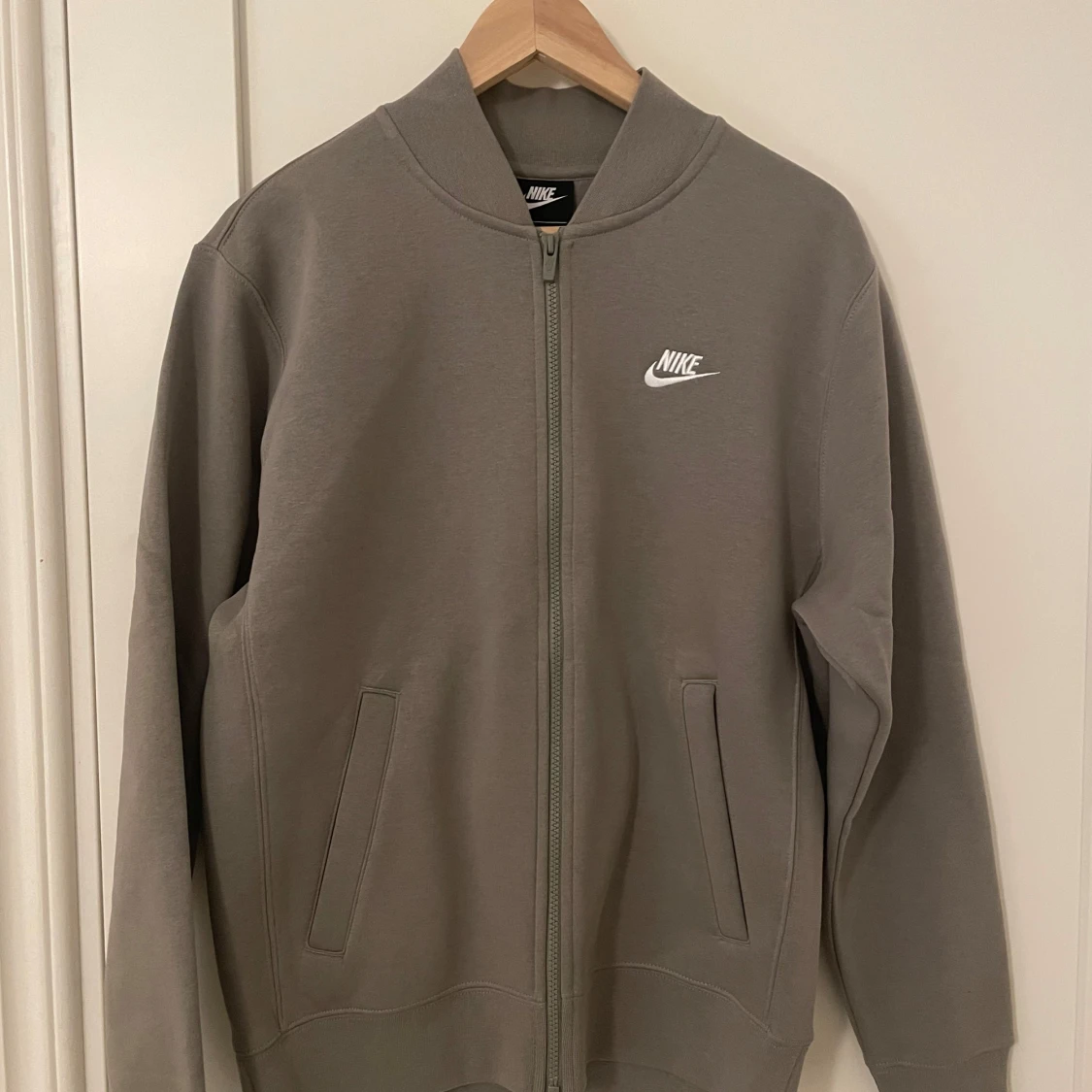 Grön/grå kofta från Nike - 90