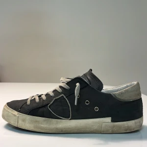 Philippe model - Sköna Philippe model i bra skick, säljer dom för ett bra pris med tanke på kvaliteten.