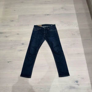Dondup  - Hej! Säljer dessa riktigt feta dondup jeansen. modell George, skick 9/10, storlek 32 passar du som är 172-176. är 99% säker att de är George men lappen har gått av. Om du har några funderingar är det bara o höra av sig