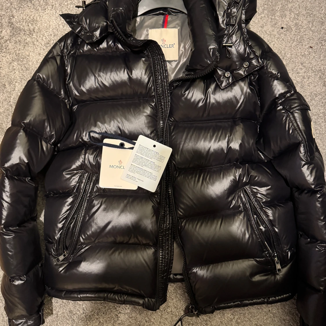 Svart dunjacka från Moncler