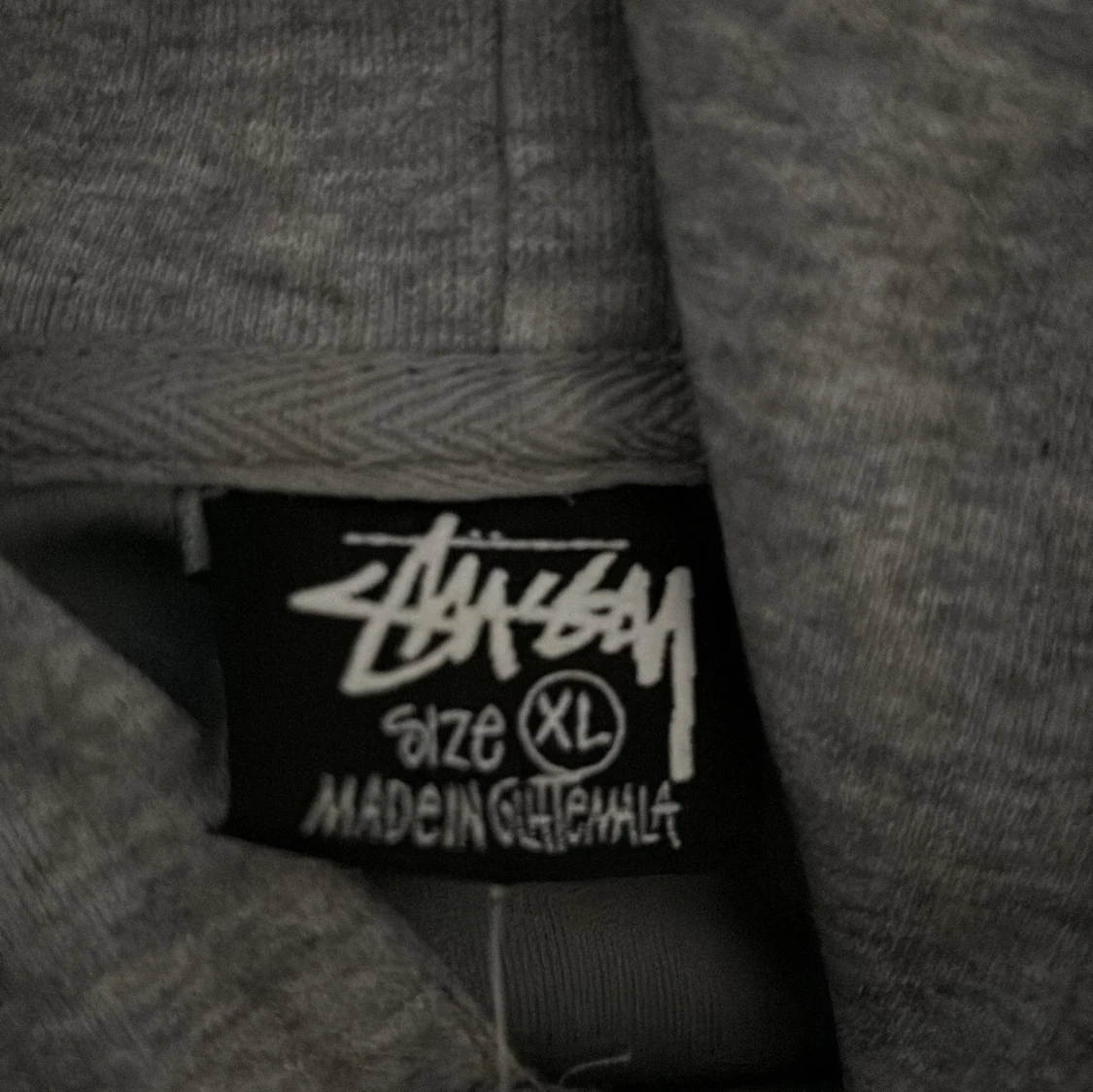 Grå hoodie från Stussy - 91