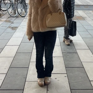 valerie ltb jeans  - Snygga mörkblå bootcut jeans från ltb som alltid är helt slutsålda, säljer för de kommer inte till användning . Storlek 26/32 Nypris 829kr 