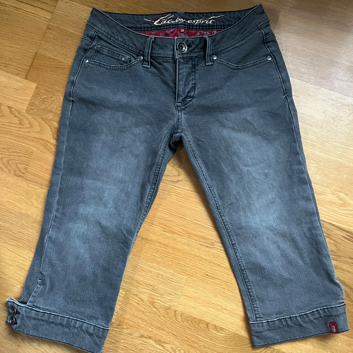 Grå capribyxor från Esprit