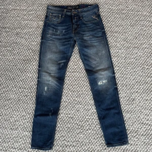 REPLAY ANBASS JEANS  - Replay anbass jeans - Slim fit passform - Storlek W29/L32 - Nypris runt 1800kr -  Deluxecloset