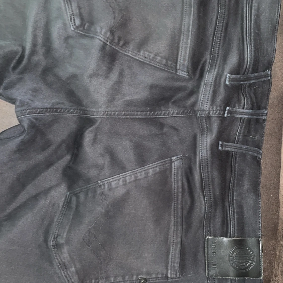 Svarta jeansbyxor - 1