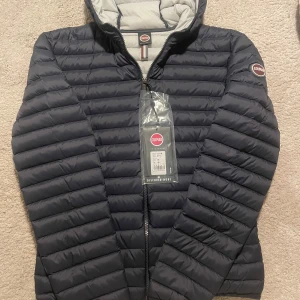 Mörkblå Colmar jacka  - Colmar jacka herr | Skick: 10/10 (HELT NY) | EU 48/S | Perfekt för de varmare tiderna som kommer! | Hör av dig vid minsta fråga eller fundering!