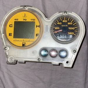 Aerox hastighetsmätare  - Tittar om någon är sugen på en Aerox mätarhus, föra ägaren sa att den funkar men oklart därav priset 